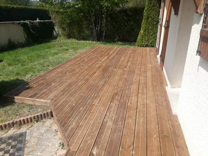 Construction de terrasse élégante en bois Lamblore
