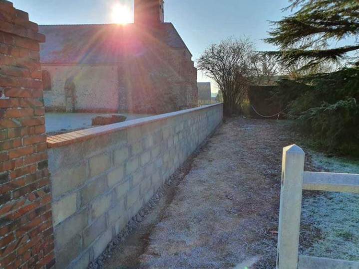 Construction muret de jardin Lamblore